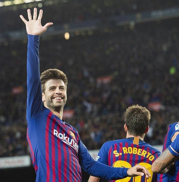jpedrerol's tweet photo. Esta es la foto que más daño hace al Madrid. Piqué es el más listo. https://t.co/caj9s3AD1n