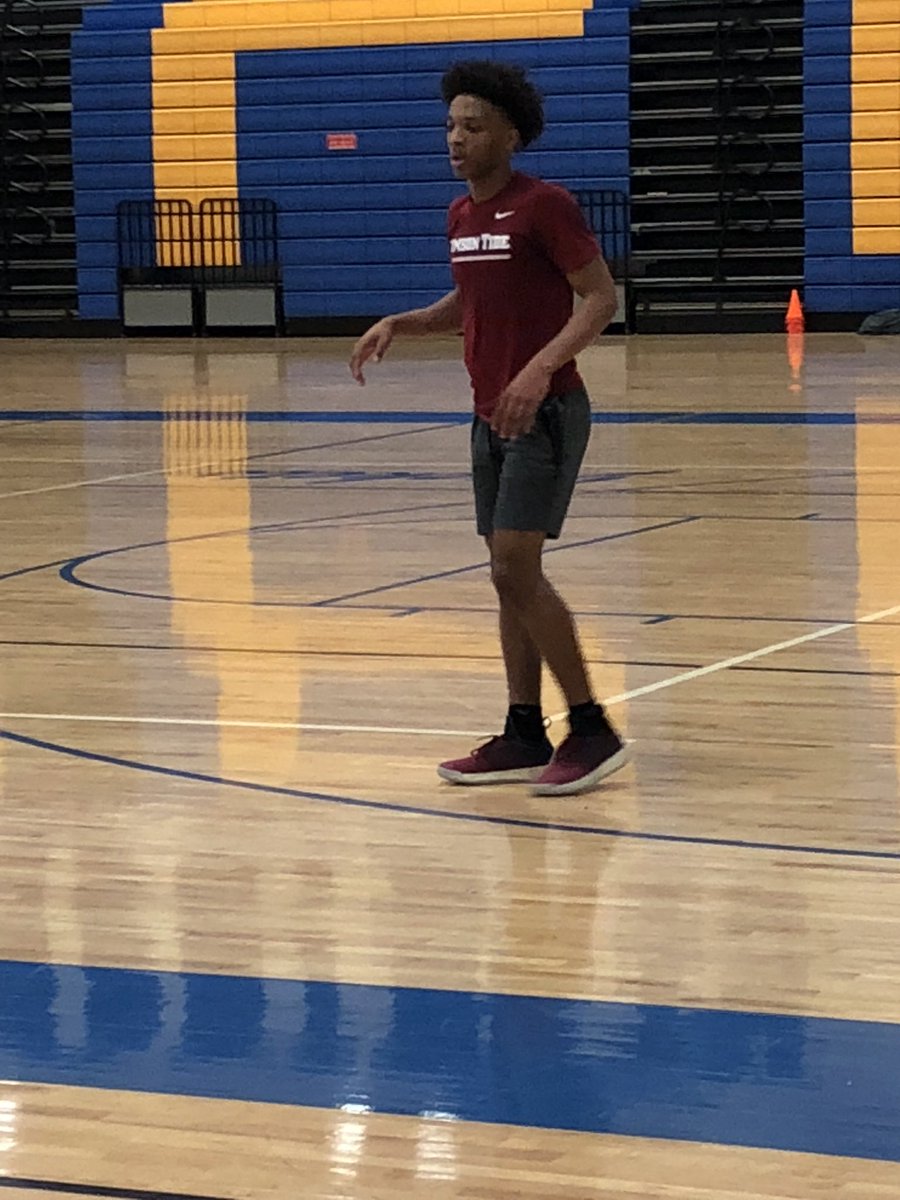 KRob_25's tweet photo. Ethan Wilson โ20 of Osbourn Park HS has been really aggressive today on the offensive end. Can hurt opponents from all three levels with his confident skill and strength. @CoachMiyagi_san #MPShowcase https://t.co/OB1pBsfINB