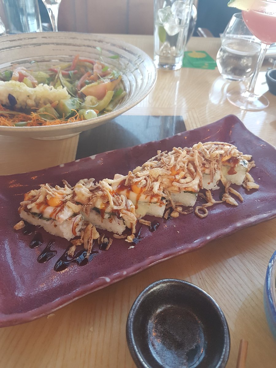 Liljdoug's tweet photo. AMAZING experience at @SUSHISAMBA today. Food, service, everything just 👌 Thank you! 🍾🎉 @Curlibird #sushisamba #london #birthdaybrunch https://t.co/OJLFvtMGMS