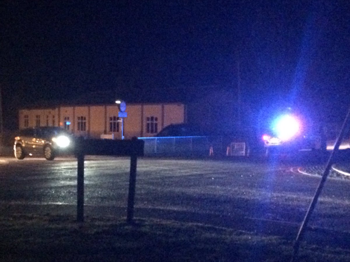 A343 Closed at Middle Wallop serious accident at top crossroads (Broughton Road) Avoid area as divisions are via lanes and villages #trafficnews @spirefm #travelnews #A343 #traffic <a href="/Andovervillages/">Andover and Villages</a>