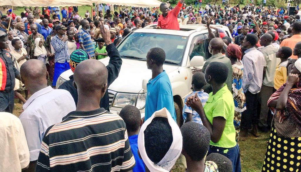 kizzabesigye1's tweet photo. In Bududa to visit the people devastated by mudslides. We arrived without the relief items collected by FDC from many well wishers coz were impounded! Eventually, people overpowered police &amp;the items arrived after we left.
Condition of people is dire! Please continue to support. https://t.co/AKhqU2rsNT