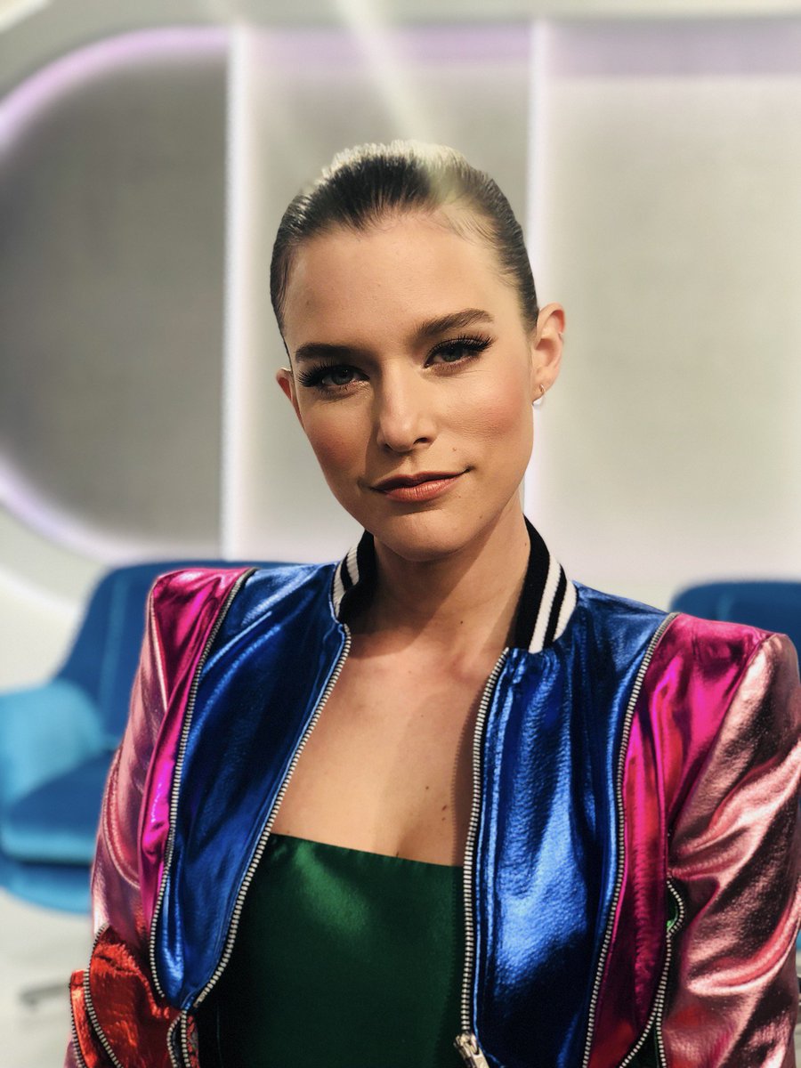 tonight’s glam by me on host <a href="/CloutierKim/">Kim Cloutier</a> on STITCHED <a href="/slice_tv/">slice</a> #stitched