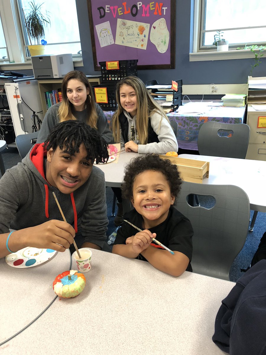 BHS_FACS's tweet photo. Childhood Development Class and Pre-K’s getting ready for Halloween. Everything Pumpkin. @BinghamtonCSD @dawnecadams @Kevin_Richman @DrToniaThompson @BPatriotProud https://t.co/8KD6PbjE9d