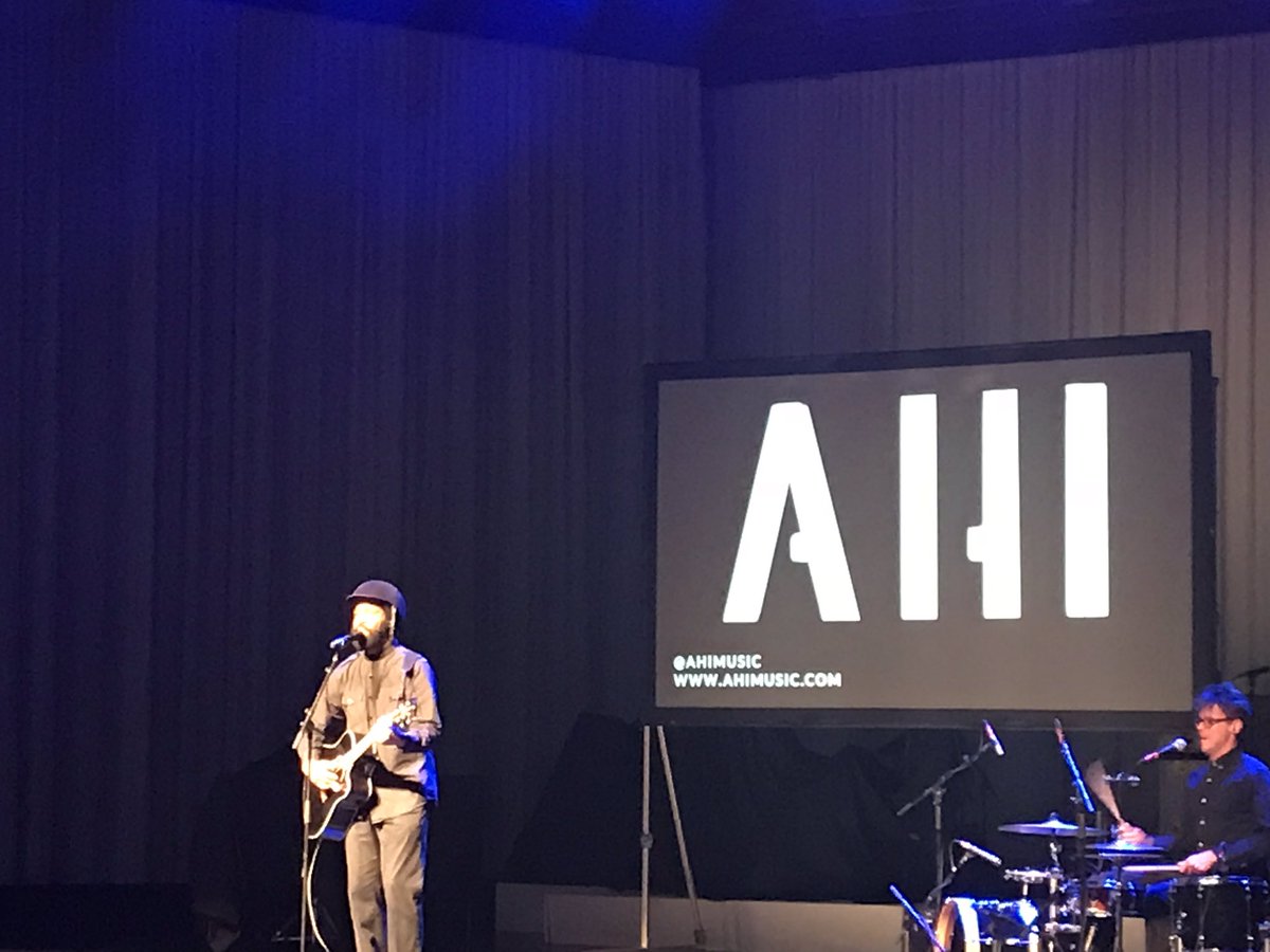 Merrill18's tweet image. Just saw @AHImusic at #thaliamarahall and he is amazing!!!