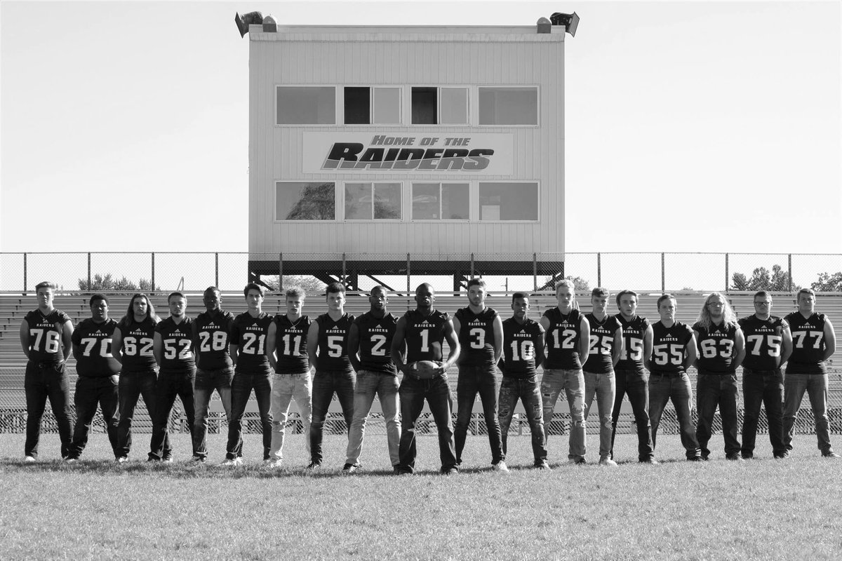 RDRoberts13's tweet photo. Coming to flushing 4th grade was the best decision I ever made in my whole life. I wanna thank my team mates, the coaches, and the whole flushing community for coming to support us this season. I love all you guys and I will miss dressing up on Friday nights. Thank you flushing🧡 https://t.co/1LmgTyZhlL