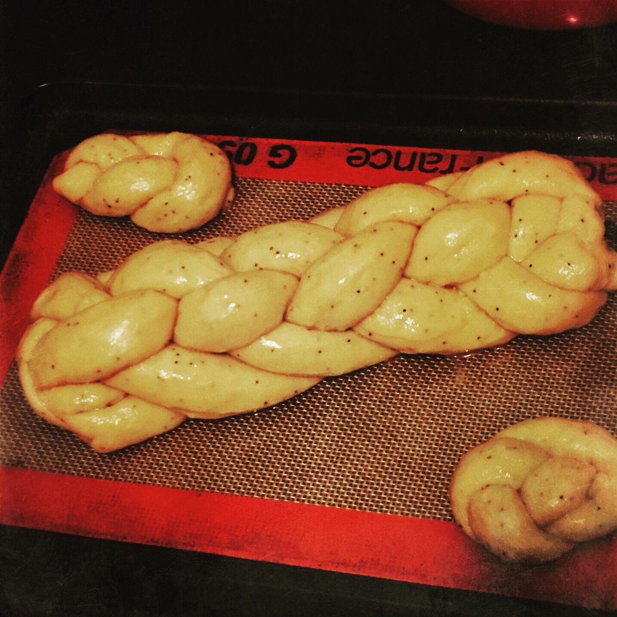 shesparticular's tweet photo. Getting better at the six-strand braid #Challah #EverythingBagel #SecondProof #WeekendBakes #ConqueringYeast #ZingBookBakes #ZingermansBakehouse #Plaited #SixStrands https://t.co/TU6fbgwHbr
