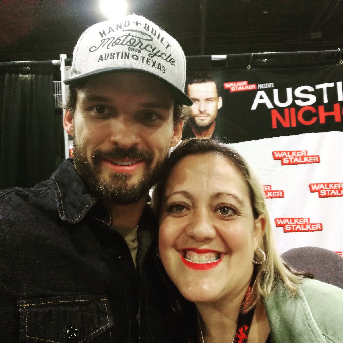 katluv4gavin's tweet photo. Met this Incredible and sweet man yesterday @WalkrStalkrCon for 
the first but not last time @AustinNichols Thank you for being so Amazing and taking the time to chat with us!! #TeamBrulian #OneTreeHillforever #WalkerStalker 
#BestDayEver #SweetesMan https://t.co/JSPmGtK0yY