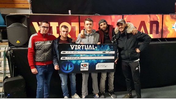 FranckyCSGO's tweet image. Top 1 a la @K4lh4n avec les potos @AntooineJ @h0zeiden @mugiwaraea @zOKAnCsgo Gros week end passé ensemble avec des joueurs qui ont un potentiel de dingue :D