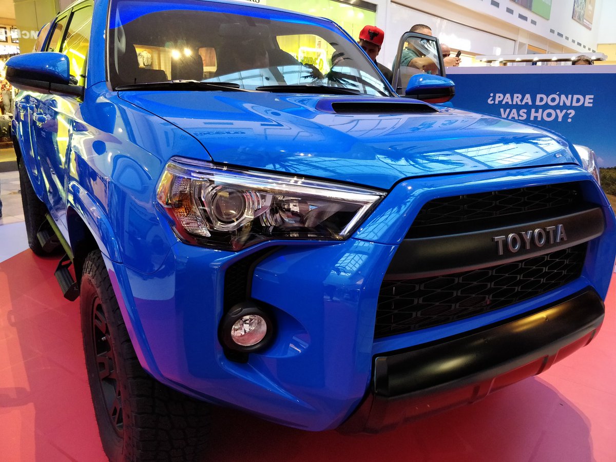 EngineStartPR's tweet photo. Muy azul 🔵...así encontramos la @Toyota @ToyotaMex #4RunnerTRDpro en el #PRIAS de @elcentrodetodo #Toyota https://t.co/XxxRjQBv5H