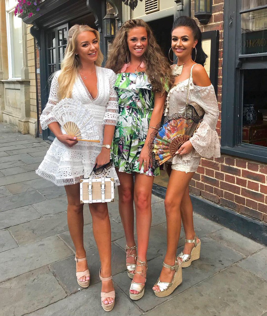 ClaudiaCloggs's tweet photo. What a Summer we had☀️ - #MyFanGirls 😂🤣
#AbsolutelyAscot #ITVBe #Optomen #Windsor #Summer @OFFICIALASCOT @ITVBe @OptomenTV @chloebowler3 @leahfletcher3 https://t.co/y878WAdAWB