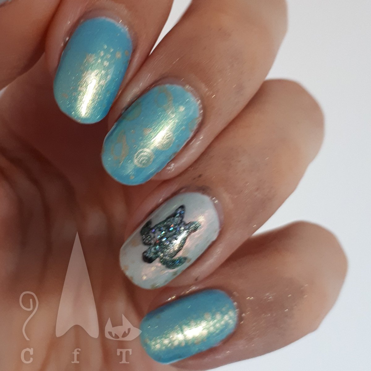 ClawsForThought's tweet image. They didn't turn out how I wanted, unlike the wonderful cake creation, but these were my attempt at #SpaceTurtle nails inspired by my favourite @kimjoyskitchen creation. Fingers crossed for Tuesday! 🐢 #NailBlog goo.gl/jYsdtq