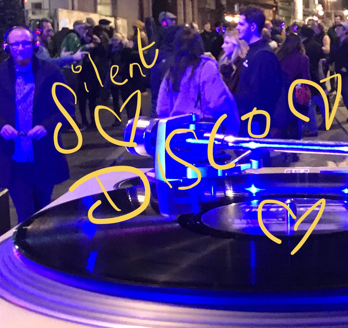 TheStiffKittens's tweet photo. So 💙 silent disco @HockleyHustle #Notts @truthandliesmus #djfun #switchingit #lovesinging #lovedancing #lovemusic https://t.co/8GAhv4U2kC