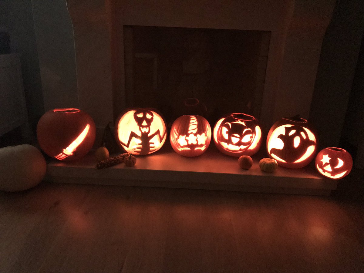 delulumummy's tweet photo. So glad they’re finally finished!! #Halloween2018 #pumpkincarving #stitchpumpkin #unicornpumpkin #lightsabrepumpkin #skeletonpumpkin #ghostpumpkin https://t.co/sIH1MJNr8e