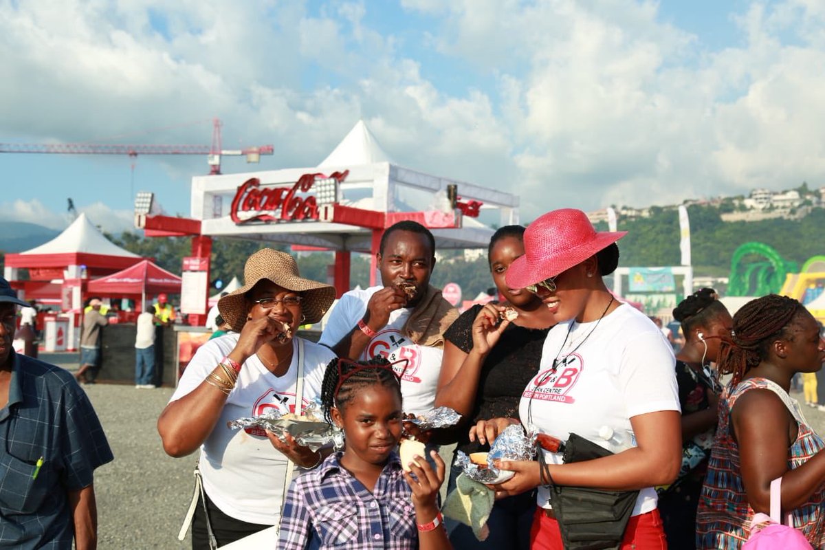 nationalbakery's tweet photo. Everything inna the #Pan cook up NICE NICE NICE!!! #PAN2018 a gwaan good and #National is proud to be a part of the vibes!! Come out and enjoy!
#National #PAN2018 #PANWagon #DatHardo #WhatAPanPan https://t.co/C4UnBhDvQx