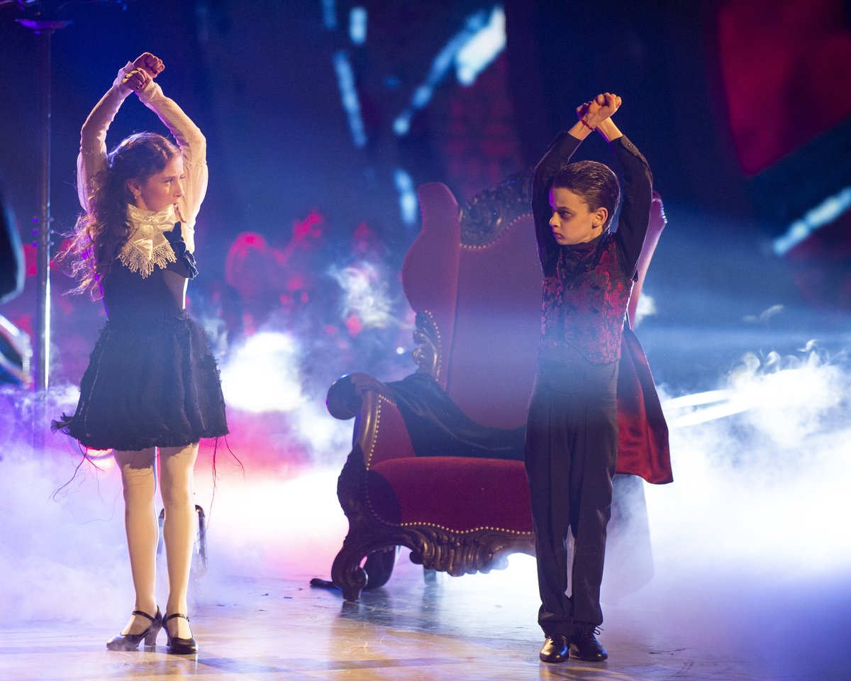 TeenmentNews's tweet photo. 2nite on @DWTSJuniors - #RavensHome star @JasonMaybaum & Elliana Walmsley (mentored by @EmmaSlaterDance) tackle the complicated Argentine Tango and dance to “Youngblood” by #SecondsofSummer! Tune in to see this cutie and his pro dancer! https://t.co/99rsNzC7RO
