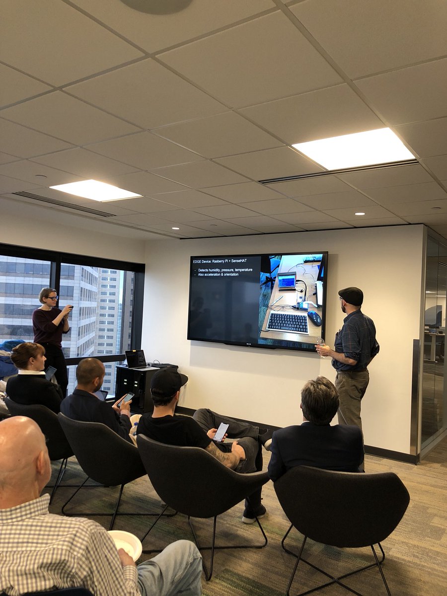 blockchainSoTO's tweet photo. Leo with a deep dive into hashstaX #TLabsHACK #TelekomWall https://t.co/FgbgNigdGf