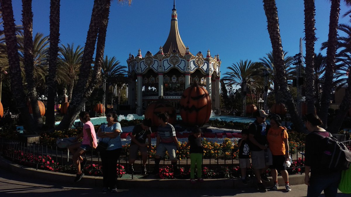 timrwit's tweet image. Great America  #TwitchCon about to go on the mass effect ride