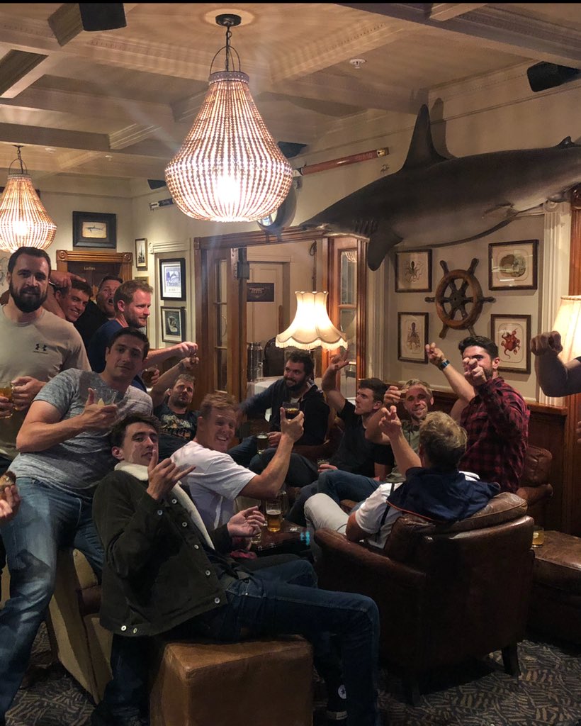 Thelaurieston's tweet photo. Drinks with team New Zealand America’s cup winners #newzealand #pubontour https://t.co/xuW2kAe0SP