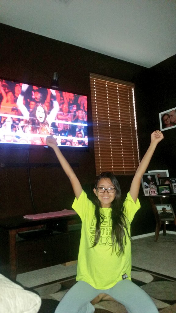 ValleyofdaSun's tweet photo. Mija is ready to #FeelTheGlow #WWEEvolution @NaomiWWE @WWEUniverse @WWE #BriMode @BellaTwins https://t.co/AaIommffmp