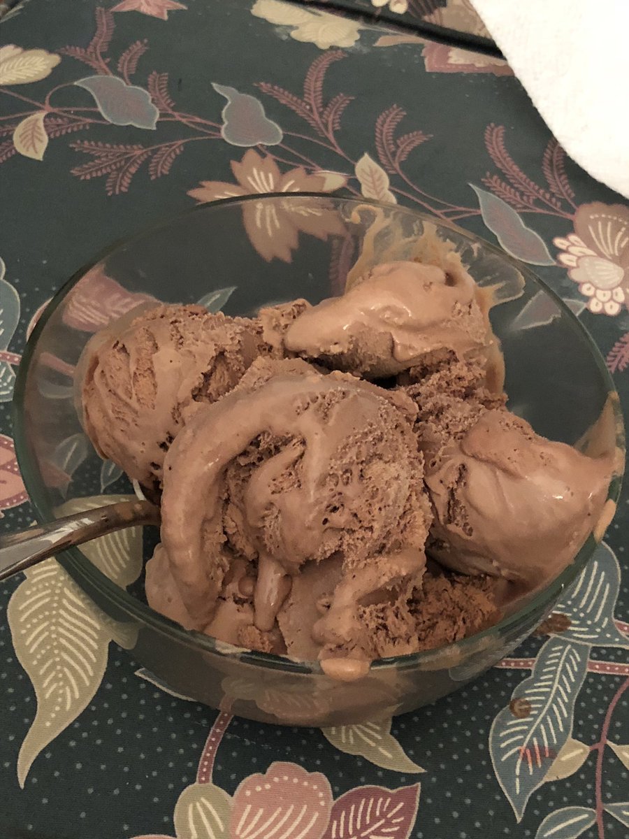 JenniferOkell's tweet image. Peanut Butter &amp;amp; Dark Chocolate Kind Bar #photoone Bowl of Chocolate Ice Cream #phototwo #ILOVECHOCOLATE #NationalChocolateDay