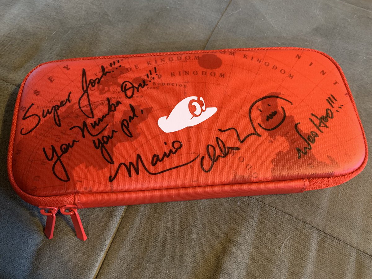 ZehnderJosh's tweet photo. Finally got to meet Mario! Thanks for the kind words @CharlesMartinet And thanks to @royboy , Campbell, and Houchins for a great day! #ThisIsPT #Mario #PTFineArts (+me) https://t.co/FfXNE98fgN