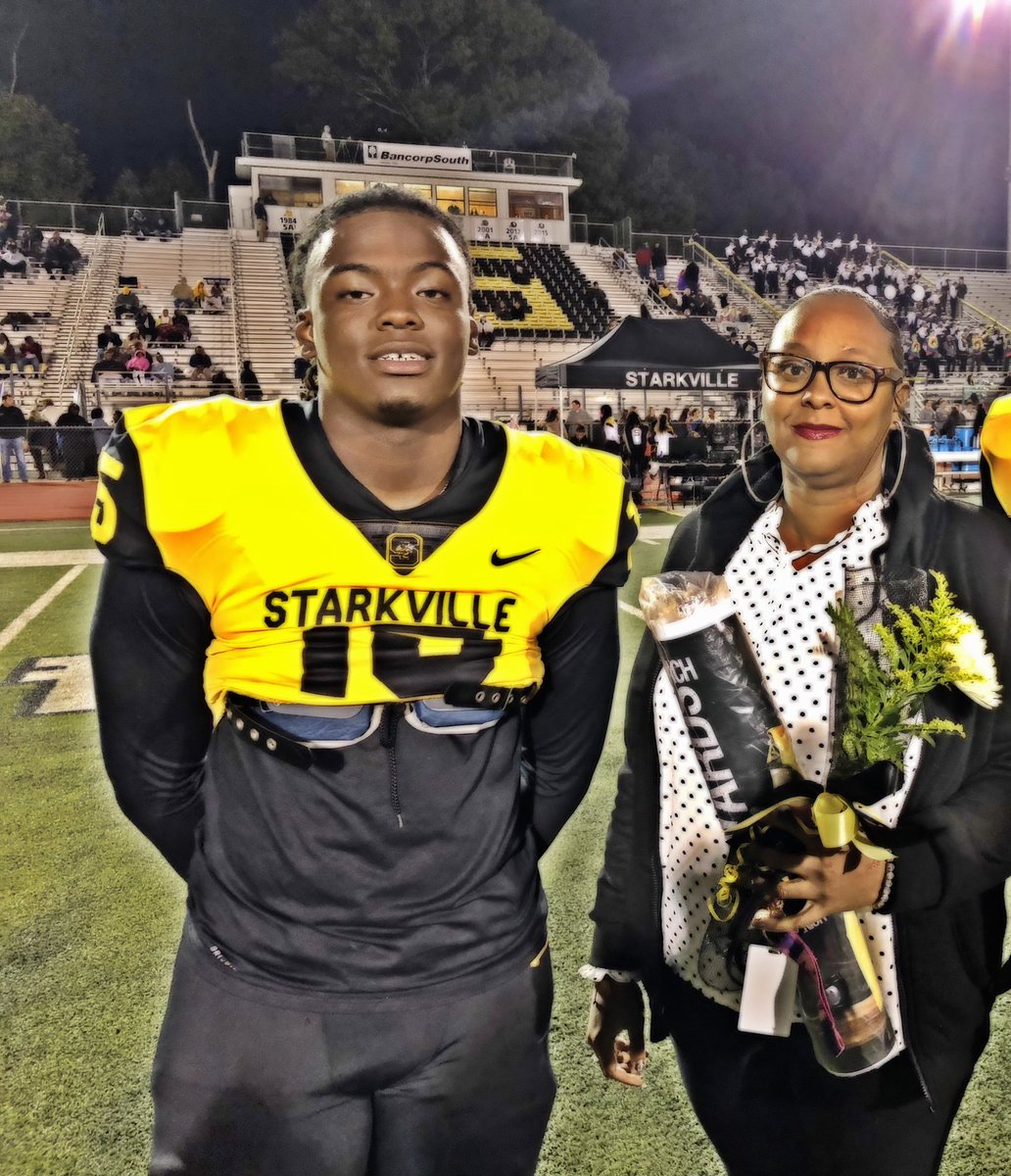 i_am_genetrice's tweet photo. #SeniorNightRecap ๐@ze9023 #MyBoy #15๐ https://t.co/xBnEcs2k9k