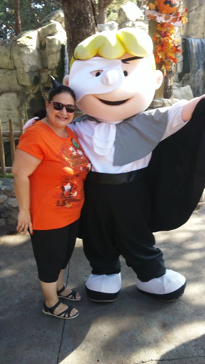 doolgh's tweet photo. #KnottsSpookyFarm #scaryfarm https://t.co/Gu8rIfA10A