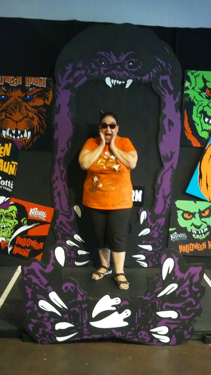 doolgh's tweet photo. #KnottsSpookyFarm #scaryfarm https://t.co/Gu8rIfA10A