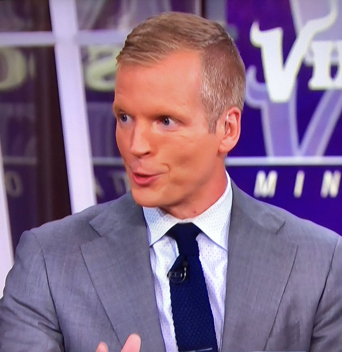 LefkoeShow's tweet photo. ๐บ SIMMS IS ON TV! ๐บ
Chris is holding it down on NBC tonight for Saints-Vikings!
Grab a blank photo and send us your #SimmsMemes, weโll post the best ones ๐ https://t.co/Bji5yXrned