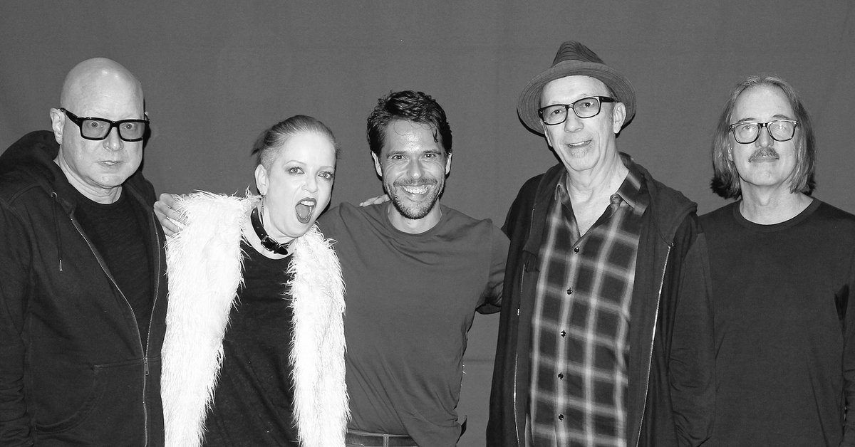 eleconomistany's tweet image. What a great night #version20 @garbage ... the #OST to most of my life