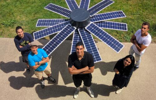 Limportant_fr's tweet photo. Made in France : des mini fleurs solaires apportent de l'énergie dans des zones isolées https://t.co/0lV9pN5tP7 @EDFpulse #TransitionEnergetique https://t.co/xxWxnfjOJQ