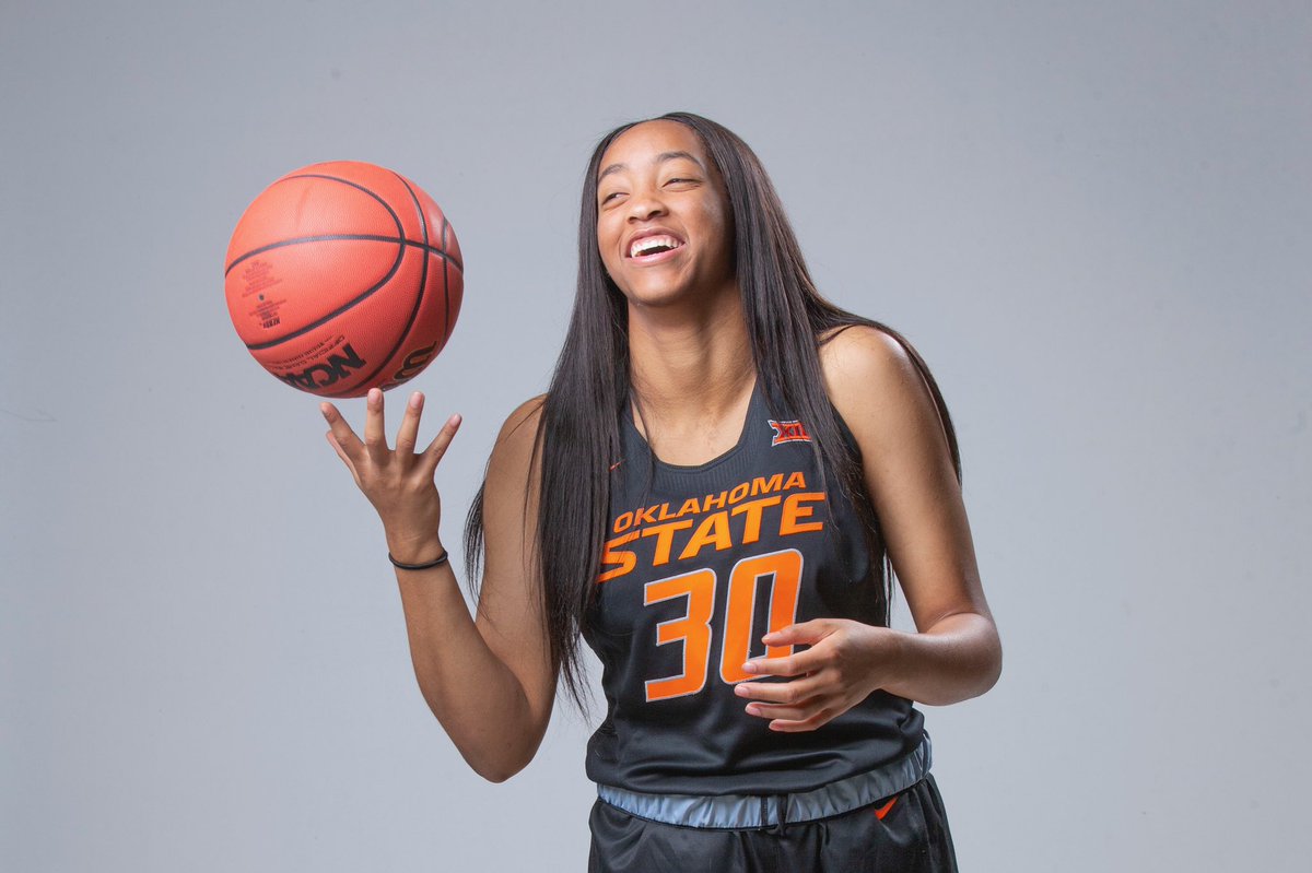 kmaciiii's tweet photo. "Work so hard that one day your signature will be called an autograph" 🧡🖤 https://t.co/RMFkxU81ov
