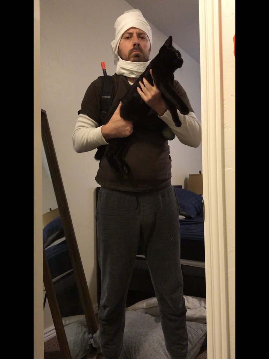 matthodge82's tweet photo. @collectsideshow For a fearsome bounty hunter like Dengar, only the deadliest of weapons will do. #SideshowSpooktacular2018 #SideshowCobbledCosplay #Dengar https://t.co/VaOdPi6JL6