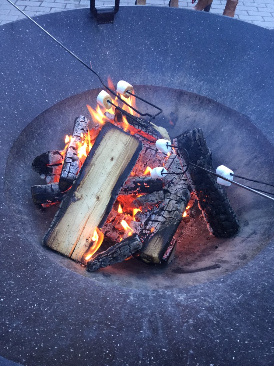S’mores <a href="/kananaskislodge/">Pomeroy Kananaskis Mountain Lodge</a> style. #rediscoverKananaskis #yegfood