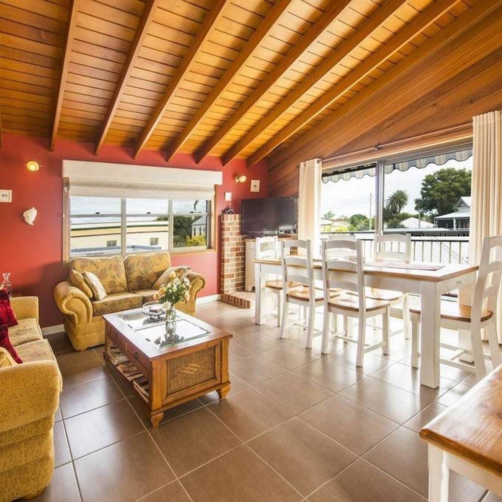 PubRoomsAUS's tweet photo. Yes, Pubrooms also has a B&amp;B in our ever-expanding family! 👨‍👩‍👧‍�

Comfort and relaxation are priorities at Ulmarra Rooftops Bed and Breakfast.  ⭐
(One room even has a spa!) 

Experience Rooftops for yourself!

#ulmarrarooftops
#bedandbreakfast
#spadays https://t.co/FWmkpNuzws