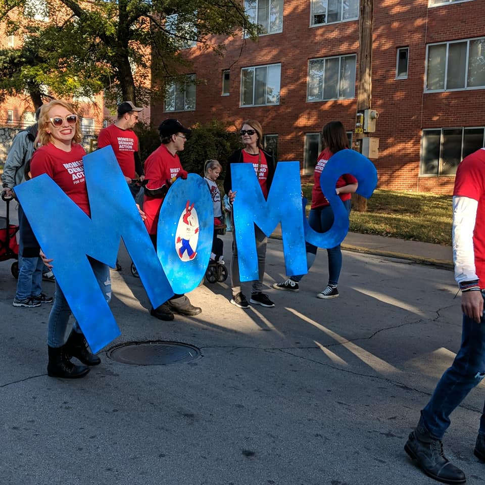 lucy_inthessky's tweet photo. So proud of the town of Warrensburg. We had so much support for @MomsDemand . Only had one negative interaction, and it was a thumbs down by a gentleman.  I said, "Come talk to us, we're really nice!" Lots of people yelling their support for our cause. @shannonrwatts #commonsense https://t.co/CGcSZWlLBf