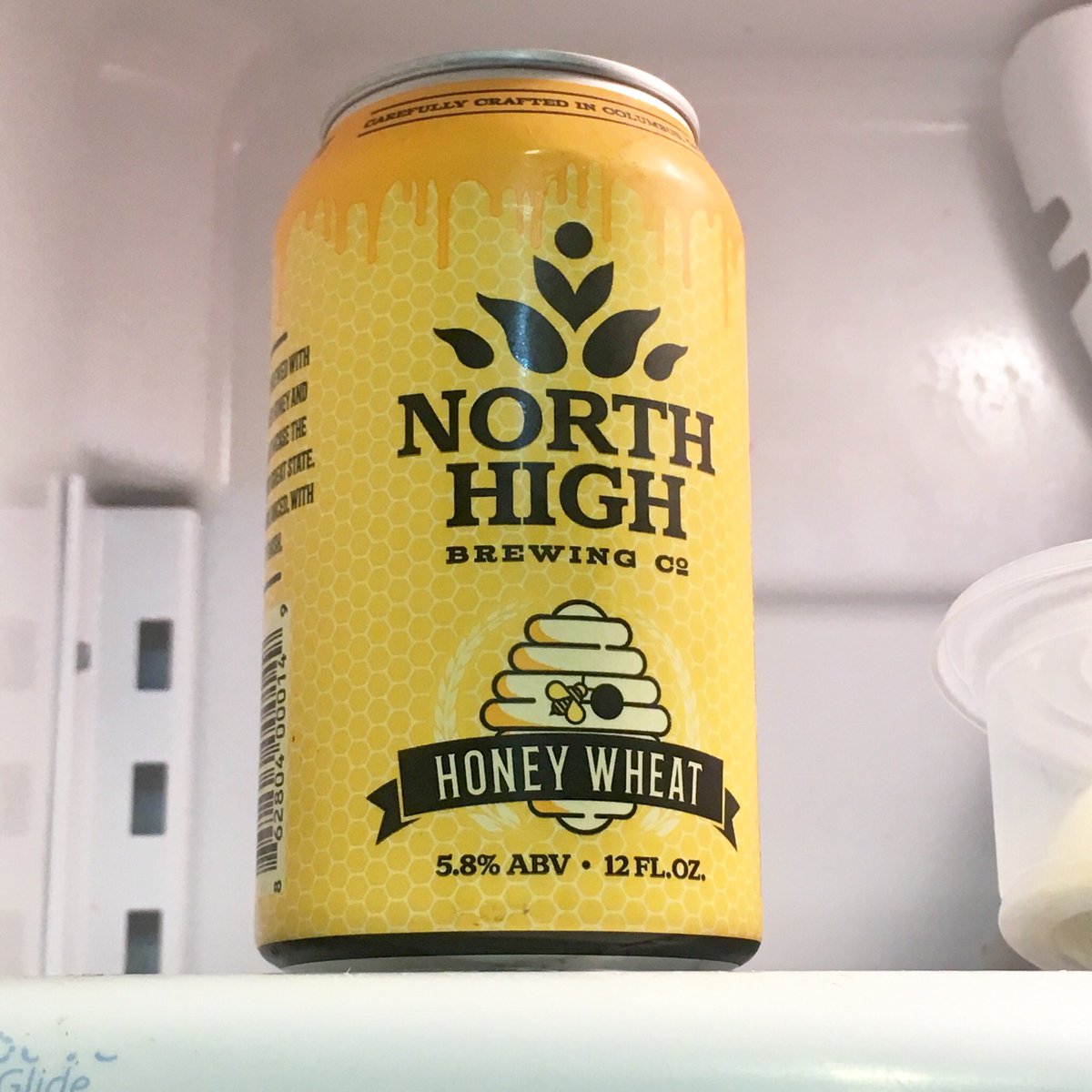 lilmunchkinbutt's tweet photo. Last beer in the fridge. Once it’s gone, begins my #airandsadnessdiet and next marathon training cycle. #hansonsmarathonmethod #bamr #ilikebeer #bqorbust https://t.co/WeC6THZg1O