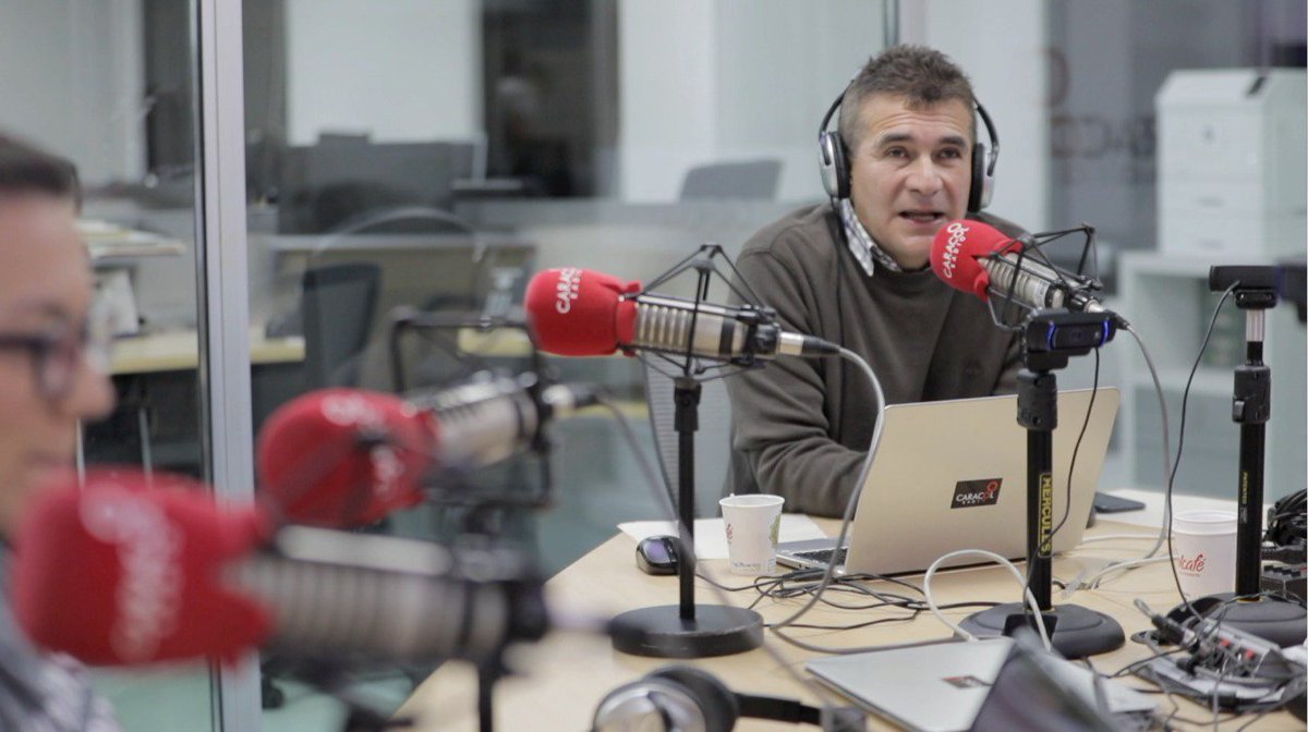GobEnCasaTv's tweet photo. El protagonista de #YoSoyCundinamarqués, es el reconocido periodista deportivo, #DiegoRueda. Oriundo del municipio de #LaPalma en la provincia de #RioNegro, nos cuenta su gran historia desde los tiempos que narraba partidos de fútbol cuando apenas tenía 10 años de edad. https://t.co/aPpe8Isyq2