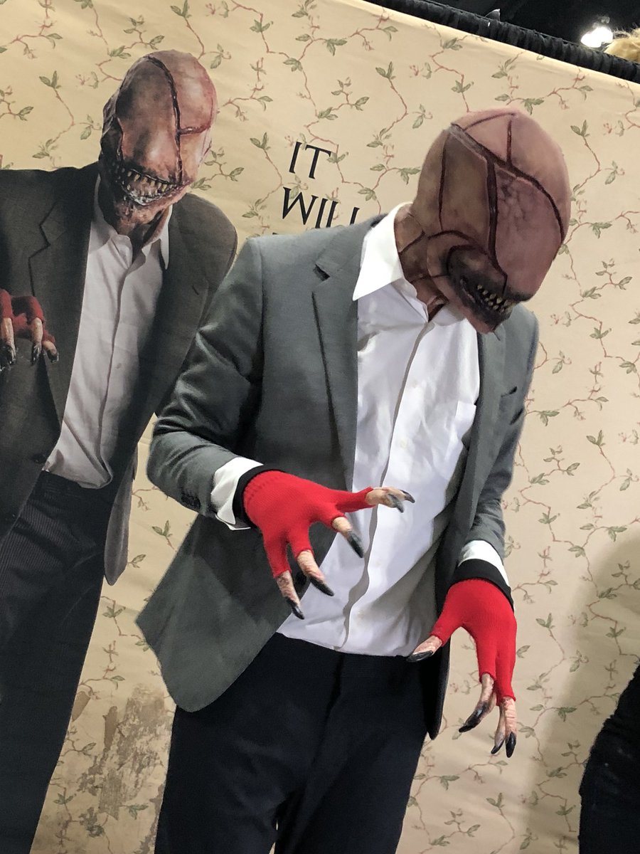 ThatsITLA's tweet image. Crypt TV’s The Look-See. The creature just freaks me out... not sure if it’s the teeth or the no eyes or just the whole thing. #crypttv #thelooksee #LAComicCon #LAComicCon18 #creepy #horror #monster #creature