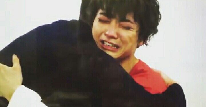 But i cannot forget what happen to him last year..He was injured during training for their tour concert..And i watch one video when they in backstage..this moment very touched..But i dunno who Yuki hug..