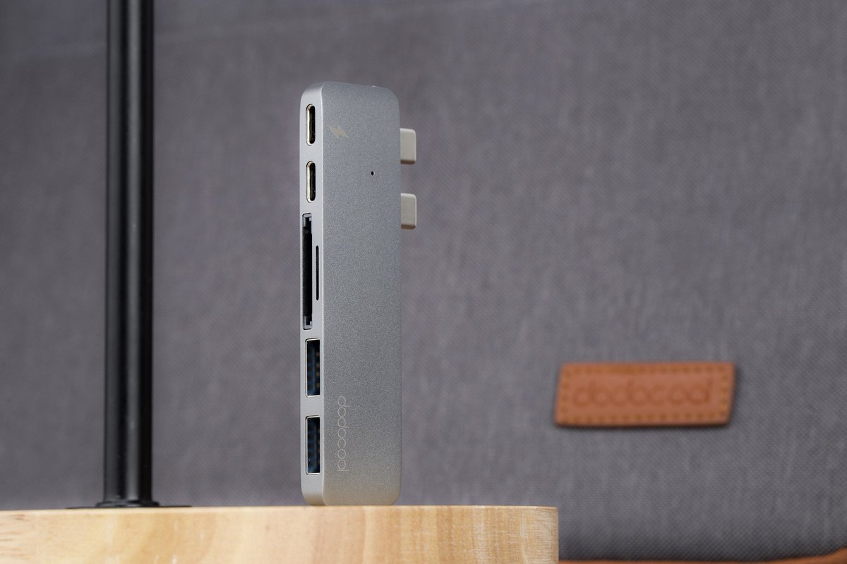 dodocoolJapan's tweet image. dodocool アルミ合金USB3.0ハブ　MacBook 13/15インチ専用
ケーブル不要のコンパクトなデザイン💻
詳細はこちら：dodocool.com/p-dc52gy.html
#dodocool #ハブ ＃Mac ＃MacBook