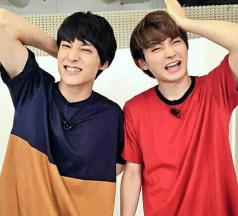 I love this bromance..YuYu Sibling..8gousha very know how crazy&weird both of them..They more funny than comedian i know..although i dunno what they talk..well,actually they the first bromance i know in Ctq..