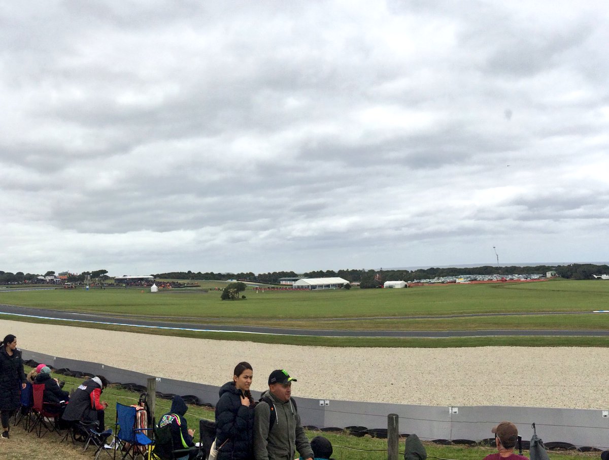 ConsuladoEspMel's tweet image. The interns from this Consulate attended the #AustralianGP in Phillip Island. They had the chance to congratulate @marcmarquez93, the current World Champion @ausmotogp.
De nuevo, nuestra enhorabuena a @marcmarquez93 y a @maverickmack25 por su victoria ayer en el🥇podio 🚨💪🏿