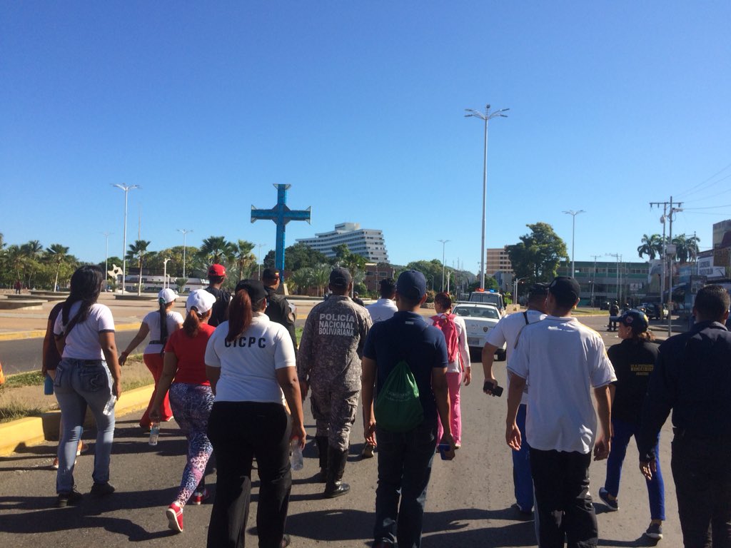 Hoy #28Oct #CICPC estuvo presente en la caminata en el marco de la semana por el Desarme por La Paz y la Vida, recorrido desde el Hotel Rasil hasta el monumento La Paz, ubicado al lado de la Cruz del Paseo Del Mar.
23 de CICPC Al Día