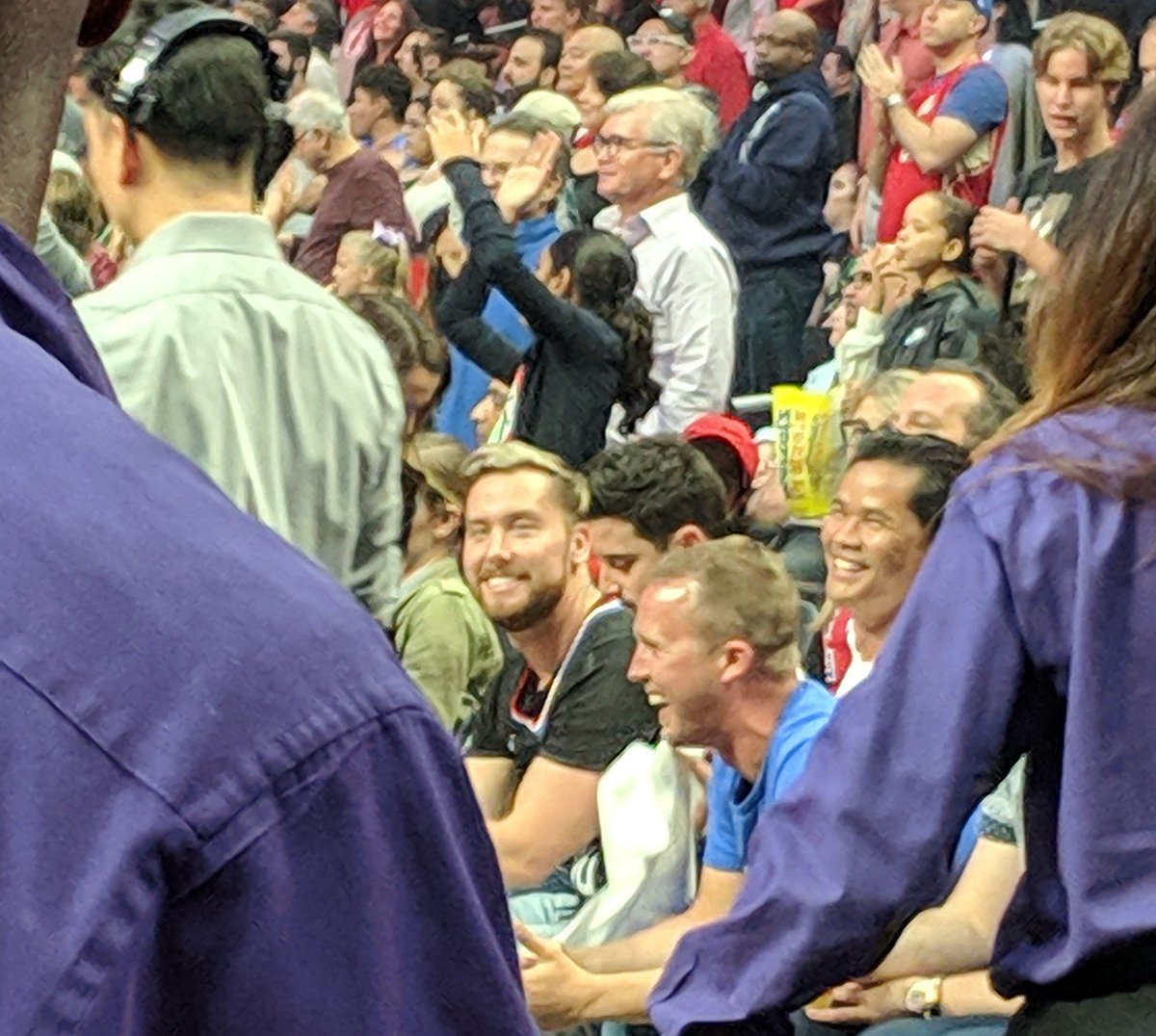 MirjamSwanson's tweet photo. So @LanceBass is a @LAClippers fan (and a @CBSBigBrother fan, @JeffSmithSD.) https://t.co/Ivj3p4d1sg
