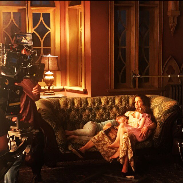 _JulianHilliard's tweet photo. Goodnight my loves...

#bts #thehauntingofhillhouse #hauntingofhillhouse #oliviacrain #lukecrain #youngluke #nellcrain #youngnell #twinthing @VioletMcgraw @carlagugino https://t.co/p1sg1H3O6r