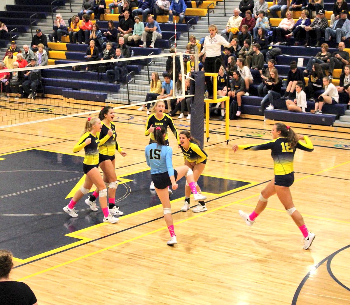 It’s district week! Be sure to come support your varsity volleyball team this Tuesday at GPN at 6:30 for the first round! See you there💙🏐💛 #hoohaa #youwishyouwereadevil @SOUTHBLUEDEVILS @GpsSection @TheTowerPulse