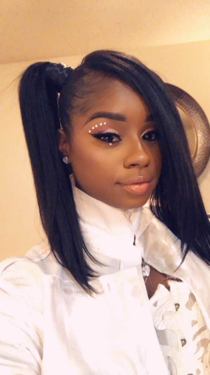 CasarahB's tweet photo. Makeup slayed by me. @CardiBOfficial  Coachella inspired makeup look https://t.co/AntNFM2Jhh