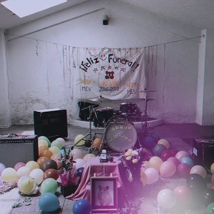 Hace un año y algunos días se estrenó nuestro primer video oficial: "Sándwich de Mojón".
¿Quién nos conoció con esa canción?

Si aún no lo has visto, pasa por nuestro canal antes de que se estrene el nuevo video: goo.gl/ifhTNq