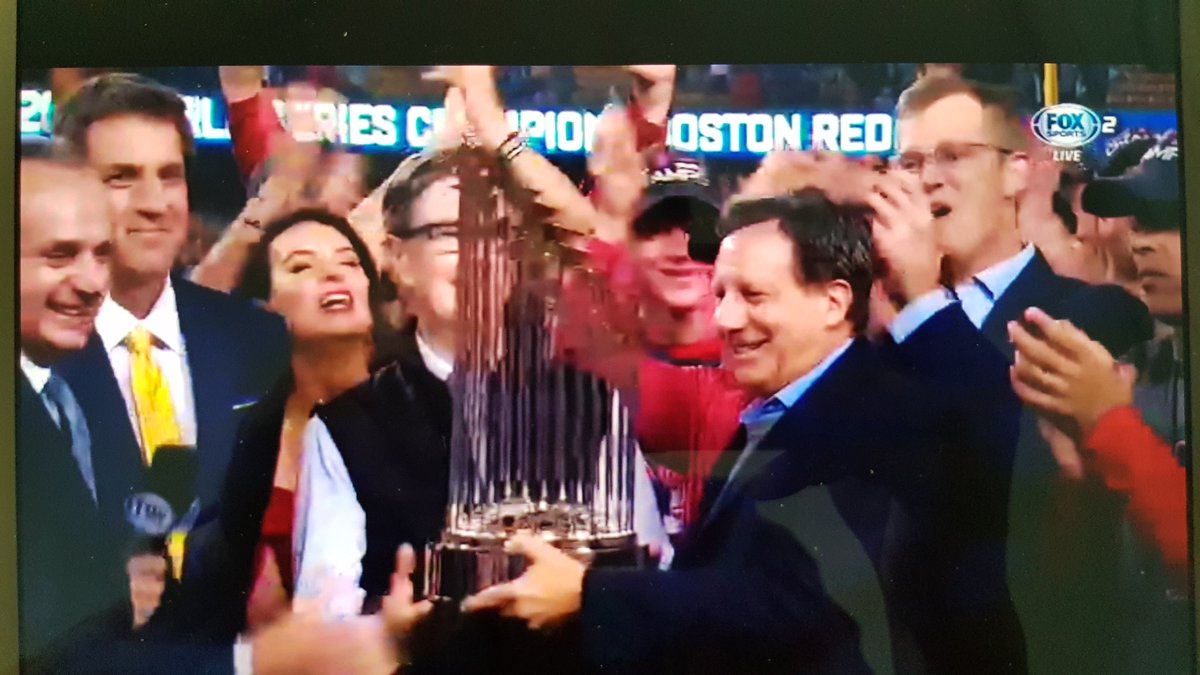 vichjy's tweet photo. 2018 World Series Champion! #RedSox #FSG #YNWA https://t.co/l61Xzd8JPb